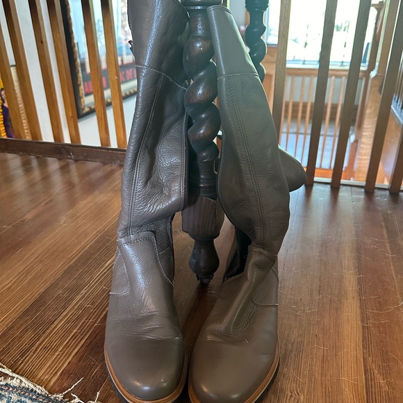 Ara High Soft Boots- Size 9 Olive. Worn once. - Picture 4 of 4